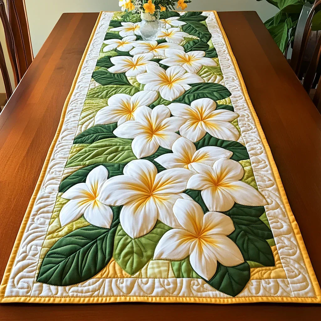 Gestepptes Tischläufer - Frangipani-Blumen